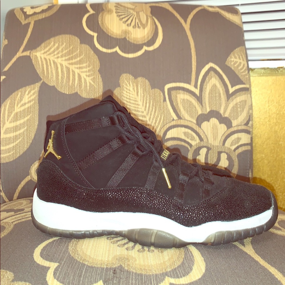 Jordan Retro Heiress Black Stingray